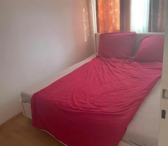 For 2 Persons, 9 Min Trade Fair, Free Parking, Supermarket, Cafe Nearby Privatunterkunft