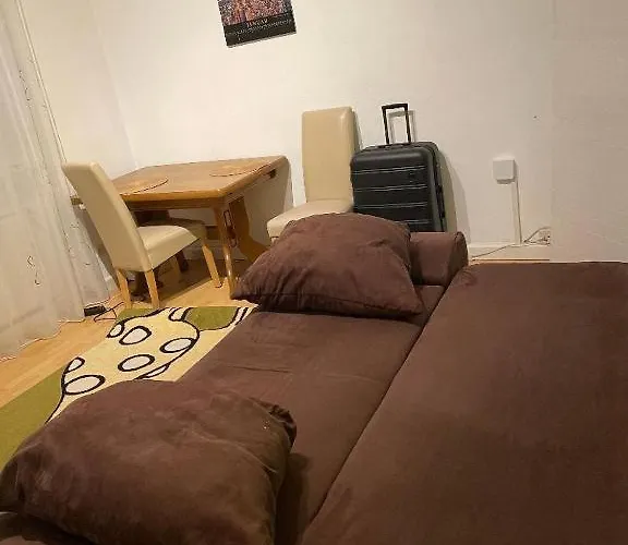 For 2 Persons, 9 Min Trade Fair, Free Parking, Supermarket, Cafe Nearby Privatunterkunft Frankfurt am Main