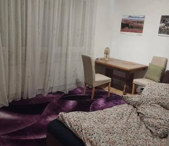 Kwatera prywatna For 2 Persons, 9 Min Trade Fair, Free Parking, Supermarket, Cafe Nearby *